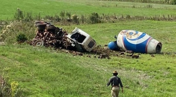 RSC-377> Motorista salta de caminhão e sobrevive a acidente em Jóia