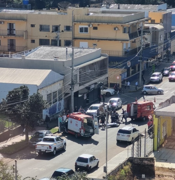 Condutor foge após acidente em Cruz Alta, deixando duas pessoas feridas