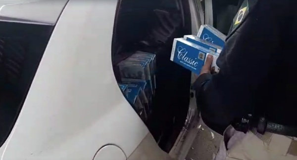 PANAMBI>PRF prende mulher com mais de 7 mil maços de cigarros contrabandeados 