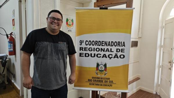 PROFESSORES APROVADOS NO ÚLTIMO CONCURSO PÚBLICO TOMAM POSSE