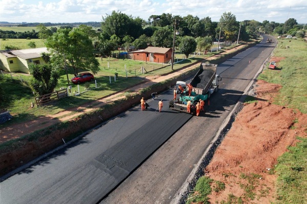 Pavimentação asfáltica da Rodovia Luciano Furian está 80% concluída