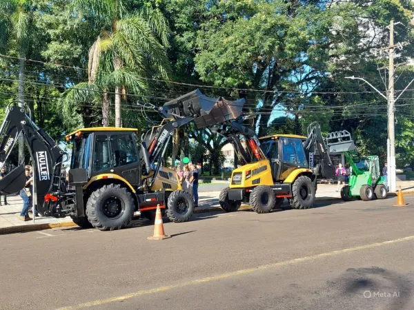 NOVAS MÁQUINAS> Prefeitura reforça frota com 03 novos equipamentos