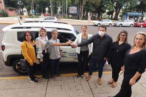 Conselho Tutelar recebe carro zero da Prefeitura de Cruz Alta