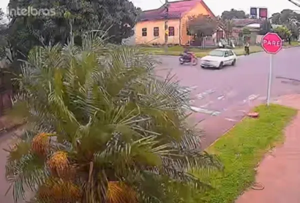 TRÂNSITO> Motorista foge após acidente com motocicleta em Cruz Alta