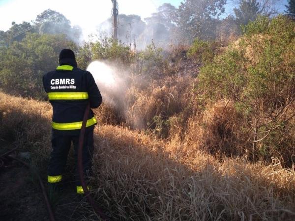 Incêndio é registrado na tarde desta quinta-feira na ERS-342, em Cruz Alta