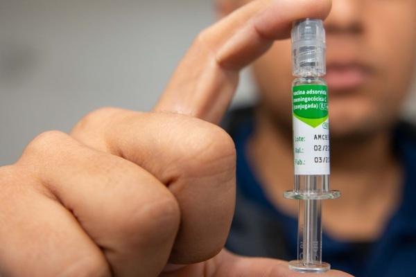 Vacina meningocócica C está disponível para crianças e servidores da saúde