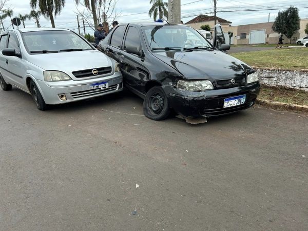 TRÂNSITO> Colisão Entre Veículos Causa Danos Materiais em Cruz Alta