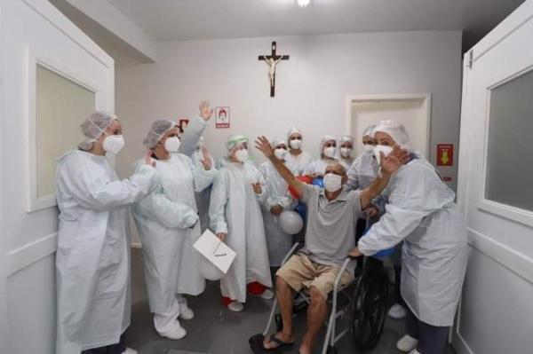 Mais um cruz-altense recuperado da Covid-19 recebe alta hospitalar no HSVP