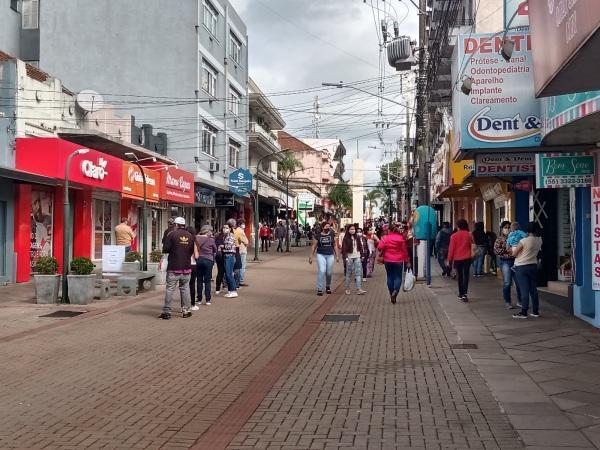 Comércio de Cruz Alta atende até as 16h nesta quinta, véspera de natal