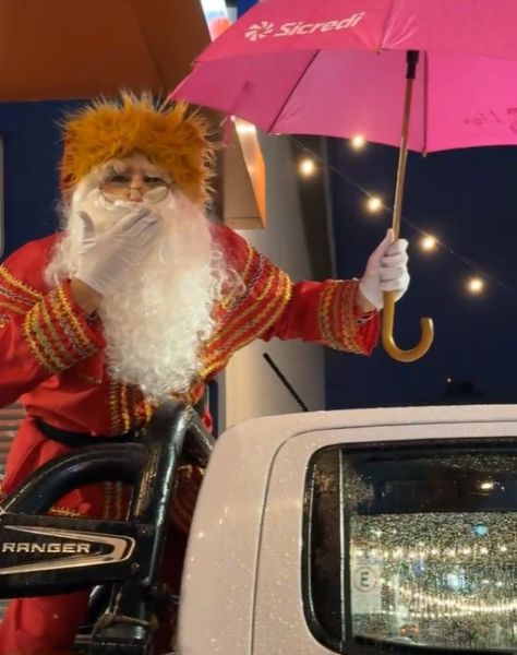 Desfile Natalino enfrenta chuva e mantém clima de encanto em Cruz Alta