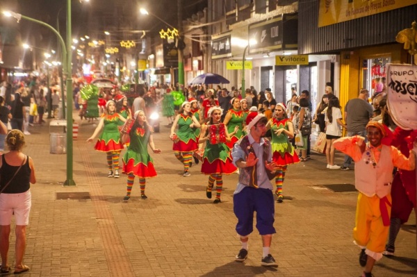UM ENCANTO DE NATAL> Desfile da segunda encerra as celebrações de Natal