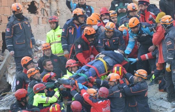 Sobe para 22 o número de mortos por terremoto na Turquia