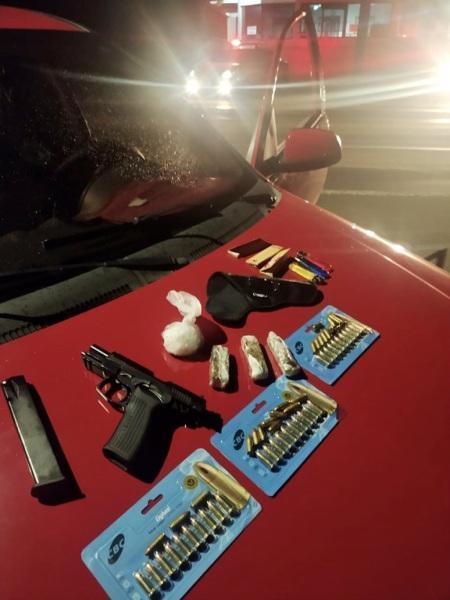 PRF prende 4 pessoas que transportavam arma, munições e drogas em Cruz Alta