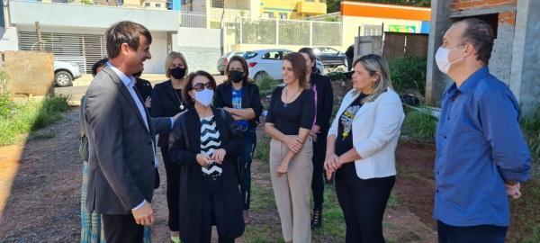 Secretária estadual da educação esteve visitando obras do Margarida Pardelhas 