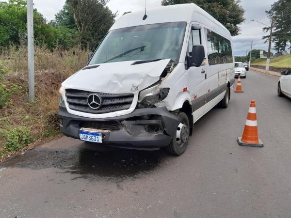 Acidente de trânsito envolveu Van Escolar do município; ninguém ficou ferido