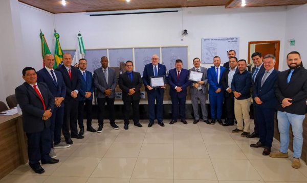 Câmara entrega Moção de Congratulação à Igreja Evangélica Assembleia de Deus