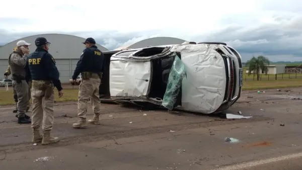 TARDE DA SEXTA> Capotamento deixa motorista ferido na RSC-377, em Cruz Alta