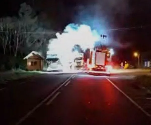 Caminhão pega fogo durante teste de rodagem na ERS-522, em Pejuçara