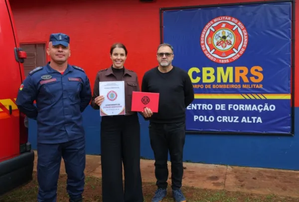 Prefeita Paula visita formação de novos bombeiros em Cruz Alta