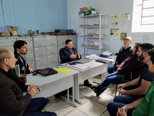 Pradozem se reúne com administração municipal para se integrar com comunidade
