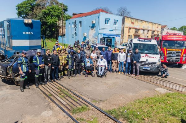 CRUZ ALTA> Simulação de acidente entre trem e carro une forças de segurança