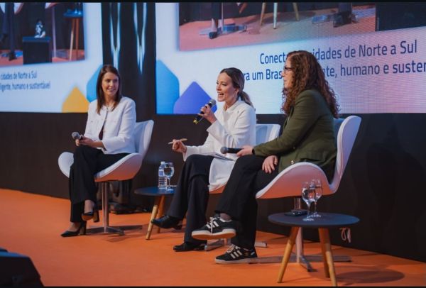 Prefeita Dra. Paula participa de painel sobre comunicação pública em São Paulo