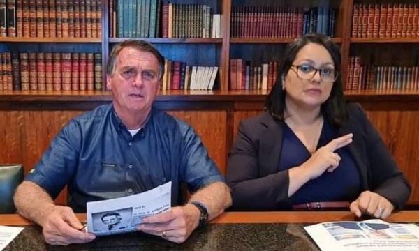 Facebook retira do ar live em que Bolsonaro associava vacina á aids