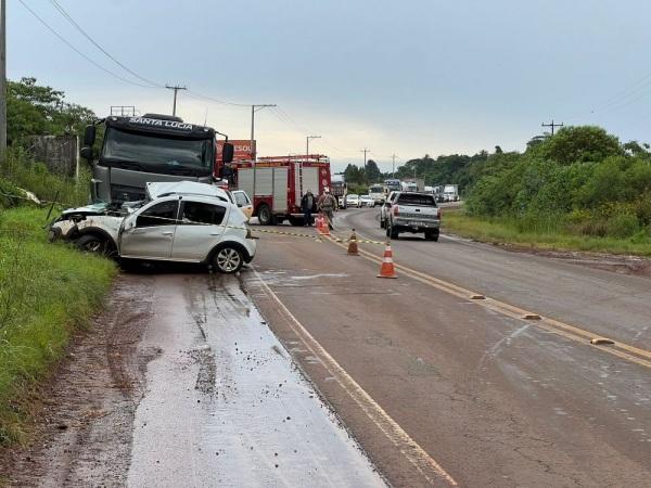Mulher morre em acidente entre carro e caminhão na ERS-223, em Ibirubá