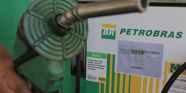 Gasolina: Petrobras reduz preço em 5,2% para distribuidoras
