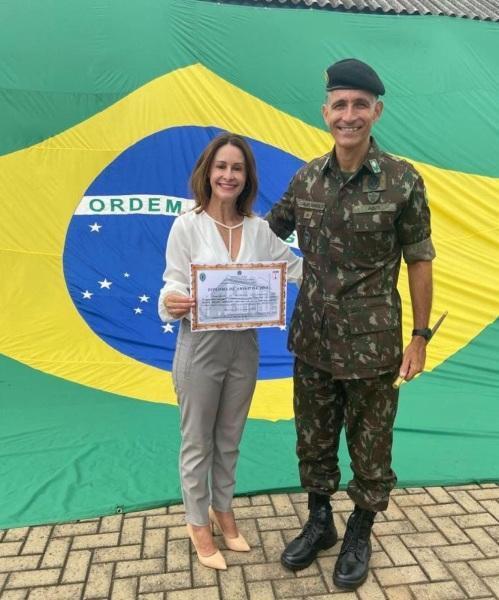 Delegada de Polícia Regional Diná Rosa Aroldi recebe Diploma Amigo da AD/3