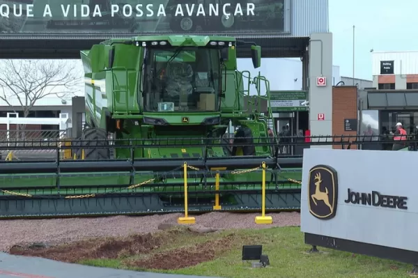 John Deere anuncia férias coletivas e suspensão de contratos em Horizontina