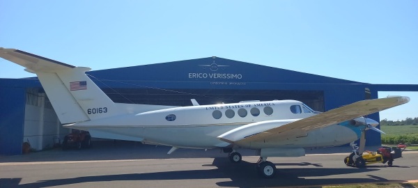 Avião da Embaixada Americana pousa no Condomínio Aeronáutico Erico Verissimo