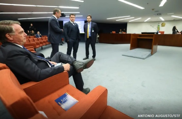 STF TORNA EX-PRESIDENTE E MAIS SETE RÉUS POR TENTATIVA DE GOLPE