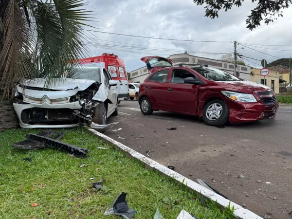 TRÂNSITO> Colisão entre veículos deixa uma pessoa ferida em Cruz Alta