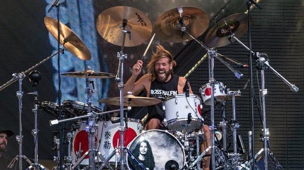  MORRE AOS  50 ANOS TAYLOR HAWKINS, CONHECIDO BATERISTA DA BANDA  FOO FIGHTERS