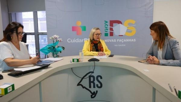 Prefeita Paula teve reunião em Porto Alegre na SES com Arita Bergmann