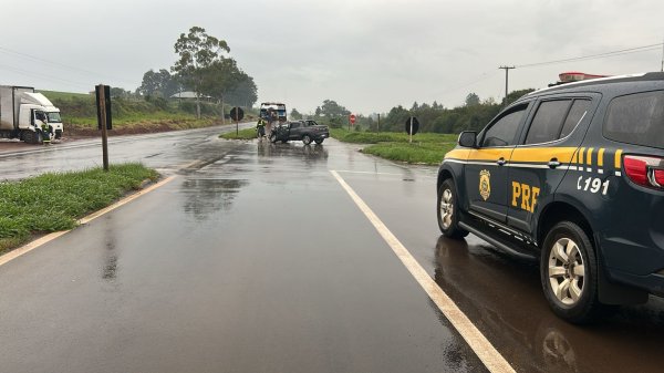 BR-158> Colisão entre caminhonete e caminhão deixa um ferido no trevo do Cica