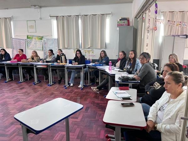 Professores da rede municipal de ensino participam de mais uma oficina