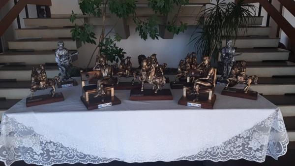 Troféus da Coxilha prestam homenagem a nomes importantes de Cruz Alta