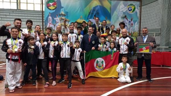Equipe Dojo Samurai conquista novamente o Campeonato Brasileiro de Karatê