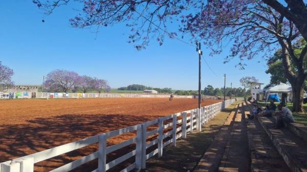 1º Rodeio Clube do Laço está acontecendo no Parque de Exposições em Cruz Alta