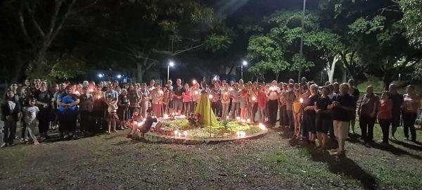 Comunidade Imaculada Conceição realiza Terço Luminoso no Dia de Ação de Graças
