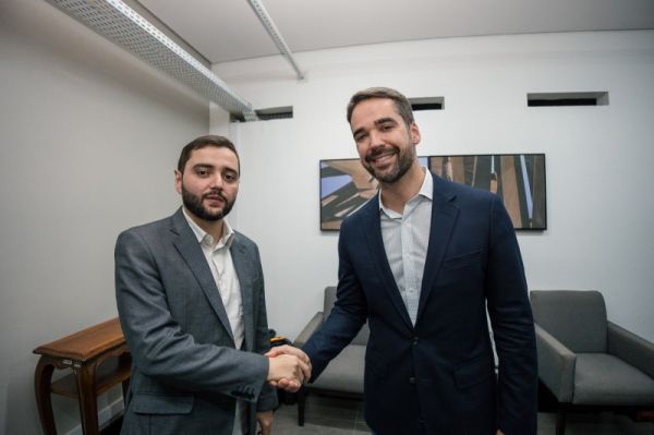 RECESSO> Eduardo Leite transmite cargo para o vice-governador Gabriel Souza