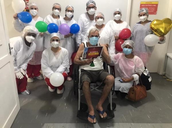 Paciente recuperado da Covid-19 recebe alta hospitalar no HSVP