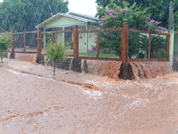 Chuvas Intensas em Quinze de Novembro e Fortaleza dos Valos na tarde da quinta