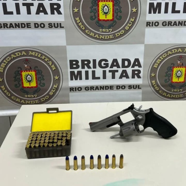Brigada Militar prende homem e apreende arma durante operação em Cruz Alta