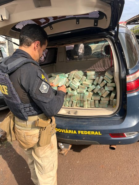 DOMINGO> PRF apreende quase 100 quilos de pasta base de cocaína em Ijuí