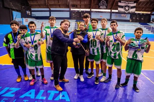 CEM>Gabriel Annes da Silva vence no futsal infantil masculino e feminino