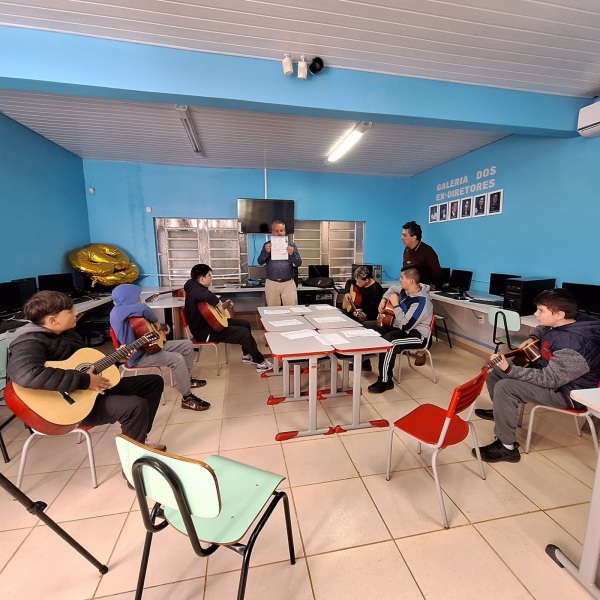 COXILHA VAI À ESCOLA> Hoje no Toríbio Verissimo e Álvaro Ferreira Leite