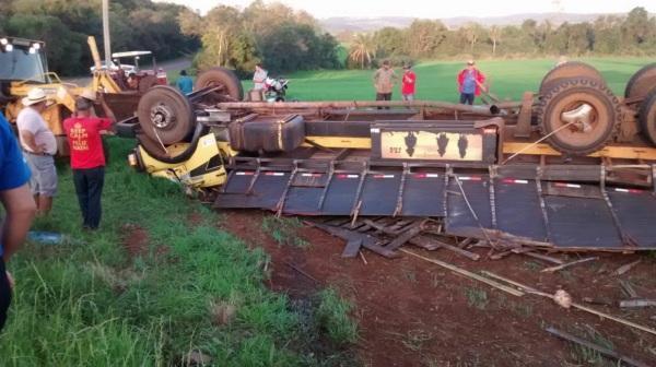 Acidente com caminhão de carga viva com vítima fatal no noroeste do estado